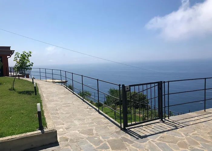 Orangehouse Cinque Terre. Private Parking