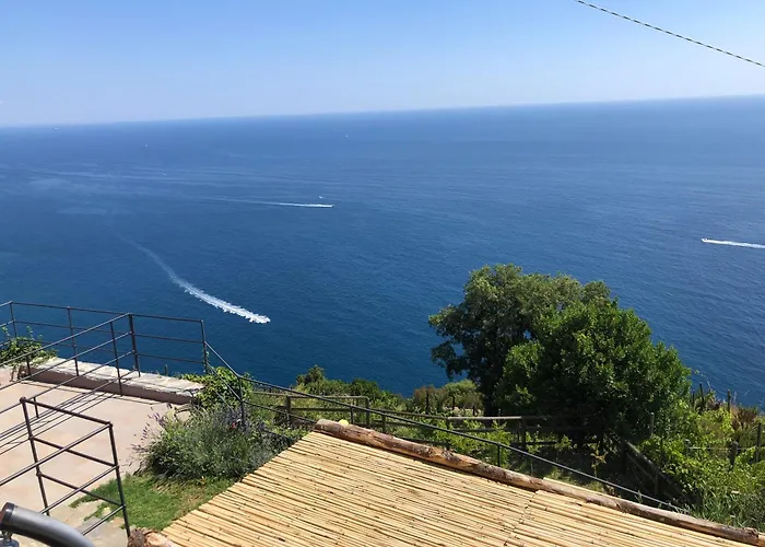 Orangehouse Cinque Terre. Private Parking