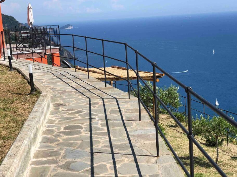 Holiday home Orangehouse Cinque Terre. Private Parking