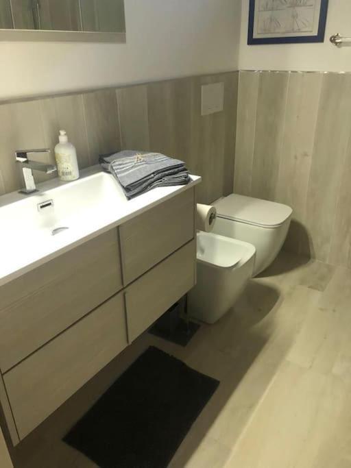 Orangehouse Cinque Terre. Private Parking Holiday home *