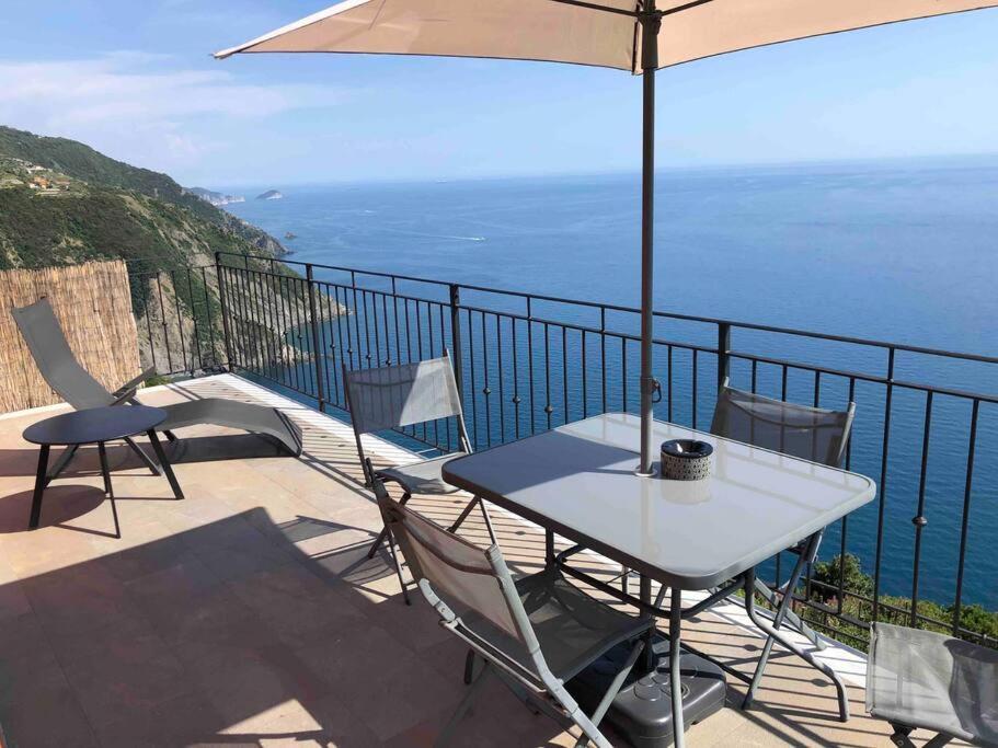 Holiday home Orangehouse Cinque Terre. Private Parking