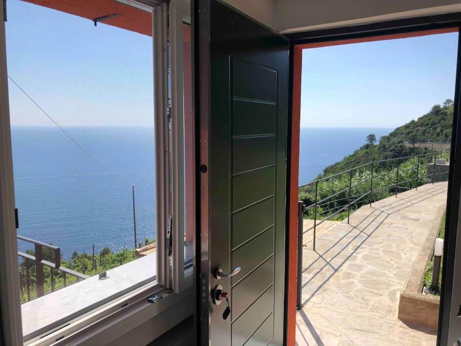Orangehouse Cinque Terre. Private Parking Holiday home *