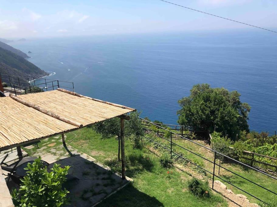 Orangehouse Cinque Terre. Private Parking