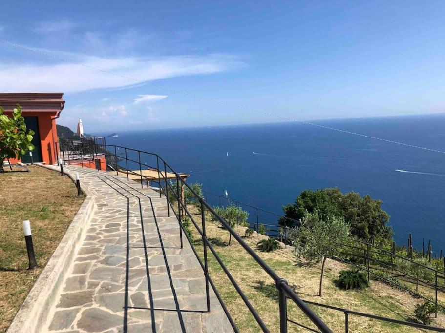 Holiday home Orangehouse Cinque Terre. Private Parking Riomaggiore