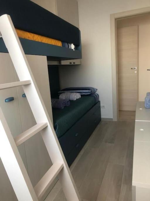 Orangehouse Cinque Terre. Private Parking