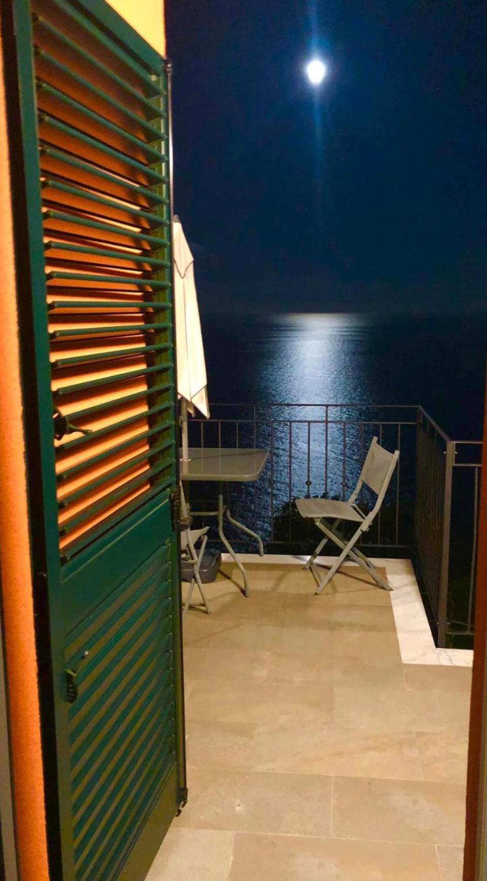 Orangehouse Cinque Terre. Private Parking Holiday home *