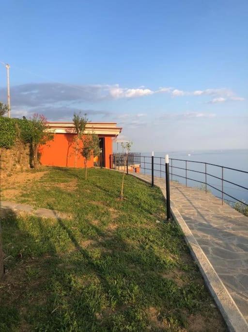 Orangehouse Cinque Terre. Private Parking