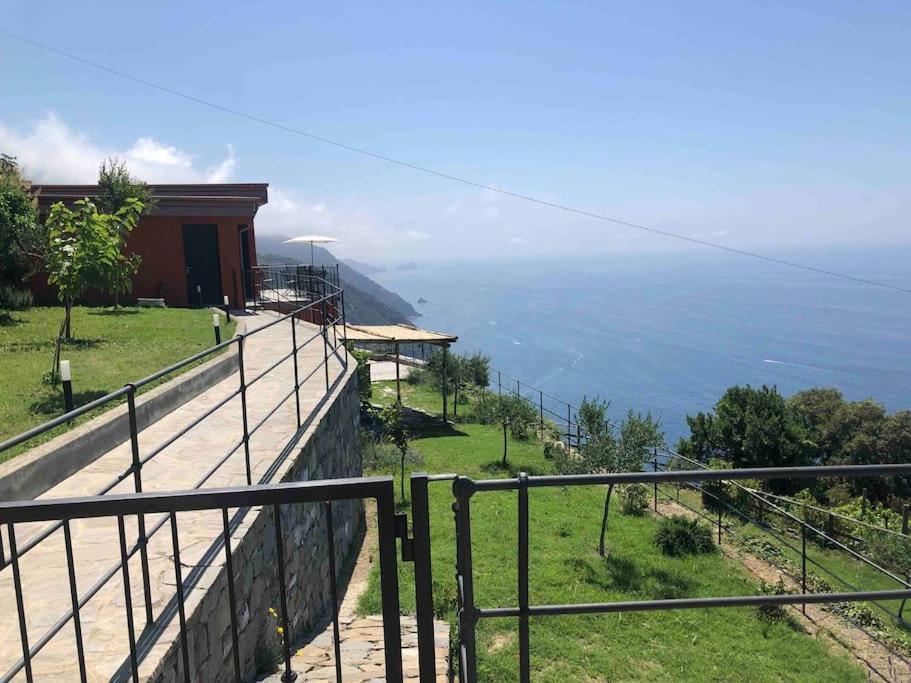 Orangehouse Cinque Terre. Private Parking Holiday home Riomaggiore
