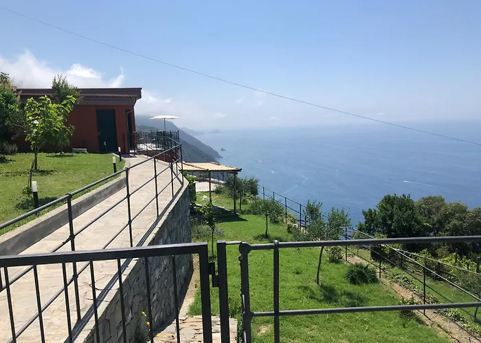 Orangehouse Cinque Terre. Private Parking