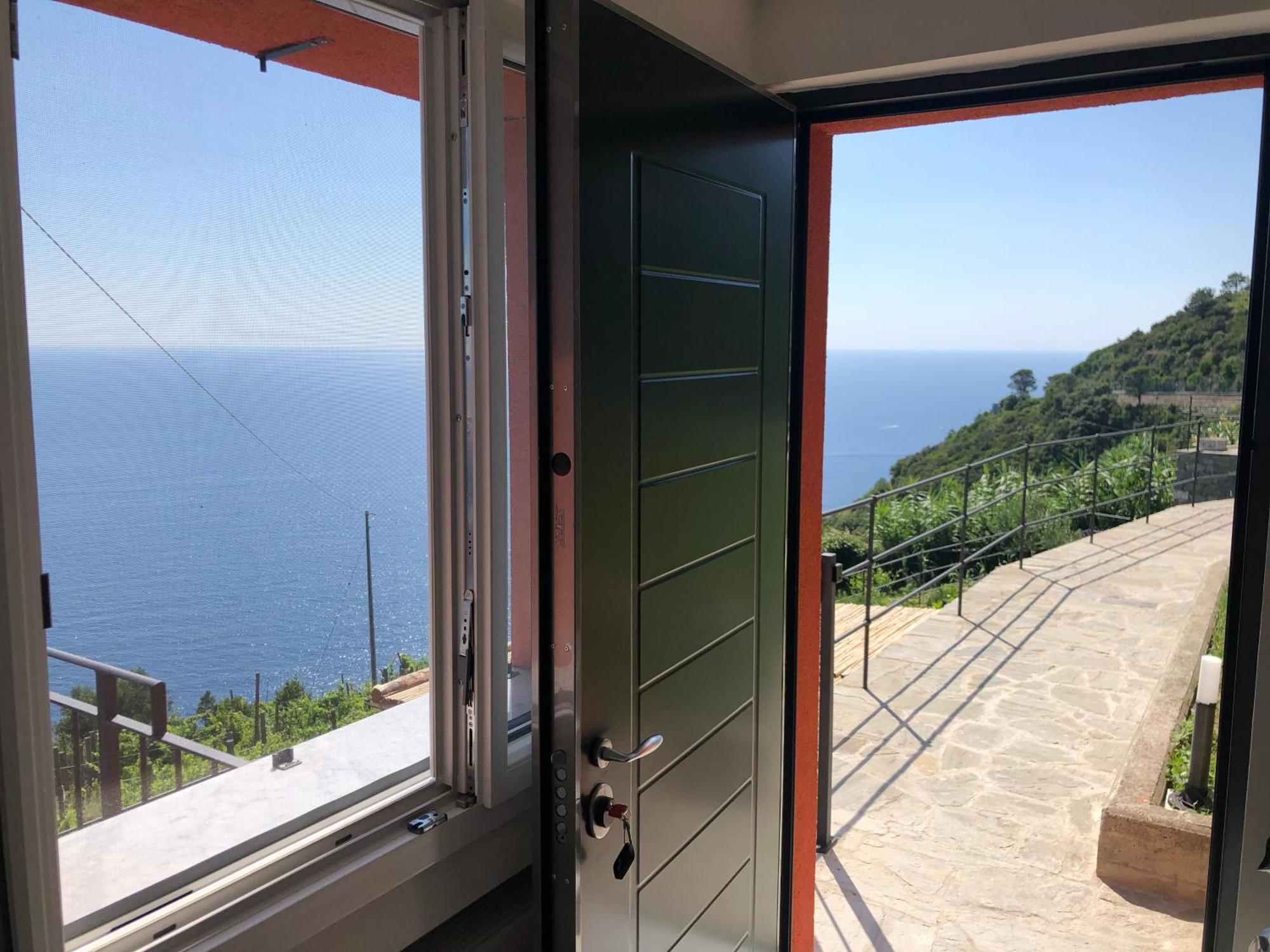 Orangehouse Cinque Terre. Private Parking *